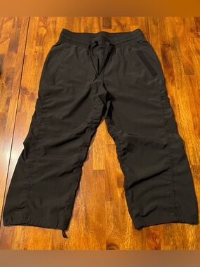 Women's Black Drawstring Capris with Elastic Waist